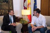 Reunión del Presidente García-Page con Daniel Martínez, de IU Castilla-La Mancha 