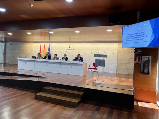 El Gobierno de Castilla-La Mancha inicia la formación de los 48 profesionales que van a reforzar la protección de la infancia y la adolescencia